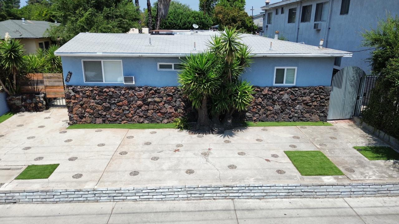 12315 Burbank Boulevard, Valley Village, Kaliforniya 91607, Amerika Birleşik Devletleri