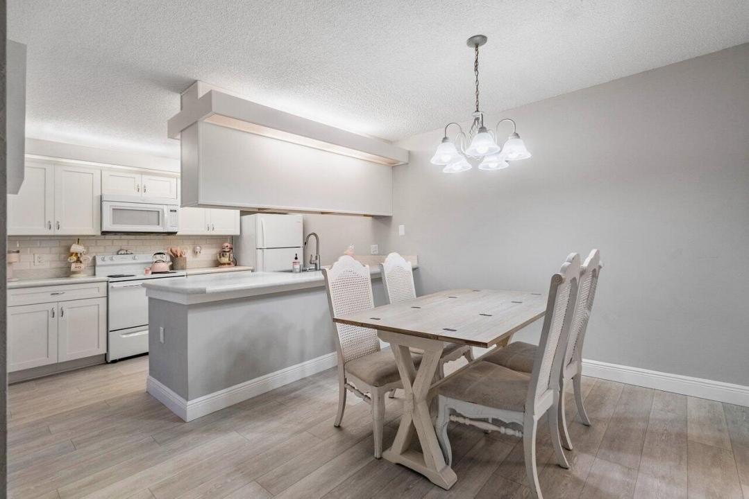 5823 58th Way, West Palm Beach, פלורידה 33409, ארצות הברית של אמריקה 