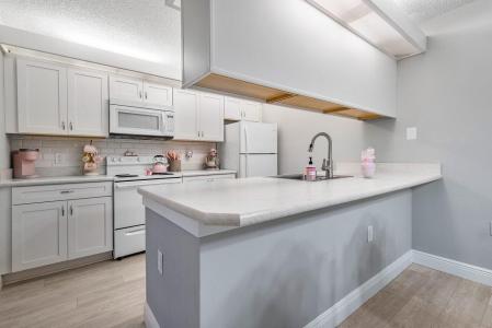 5823 58th Way, West Palm Beach, פלורידה 33409, ארצות הברית של אמריקה 