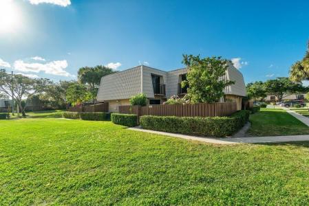 5823 58th Way, West Palm Beach, פלורידה 33409, ארצות הברית של אמריקה 