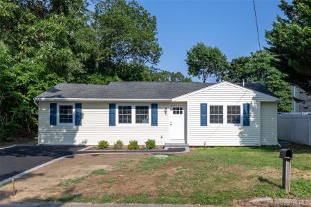 15 Maple Street, Wyandanch, NY 11798, USA