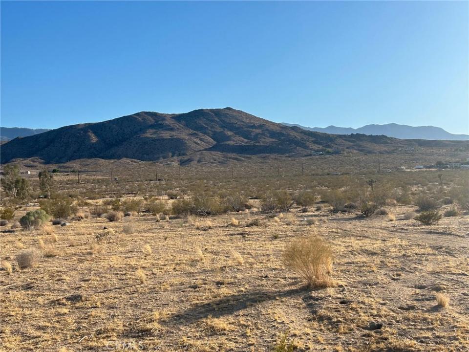 22 Clark St, Lucerne Valley, 加利福尼亚州 92356, 美国
