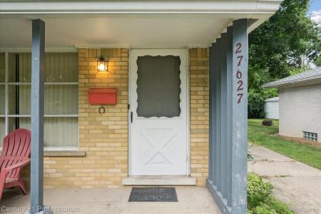 27627 Lexington Parkway, Southfield, Michigan 48076, USA