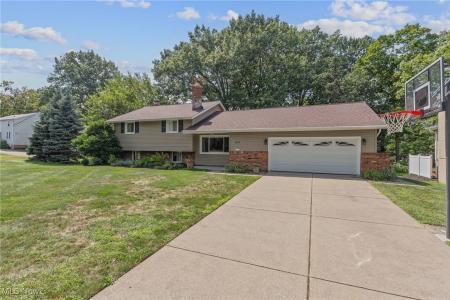 1062 Belwood Drive, Highland Heights, אוהיו 44143, ארצות הברית של אמריקה