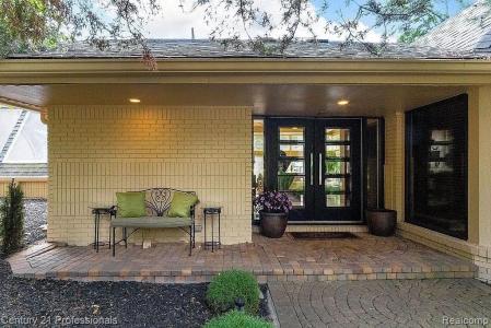 4225 Village Court, OrchardLake, מישיגן 48323, ארצות הברית של אמריקה