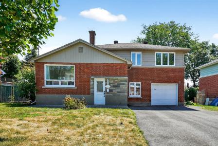 129  Av. de Yonge Crescent, Pointe-Claire, Quebec H9R 2M1, Canada