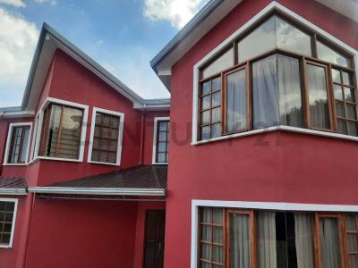 URB. CONDORES LAKOTA CALLE 4 10, La Paz, La Paz 00001, Bolivia