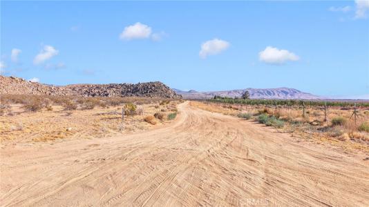 2222 Ottowa Road, Apple Valley, California 92307, Estados Unidos