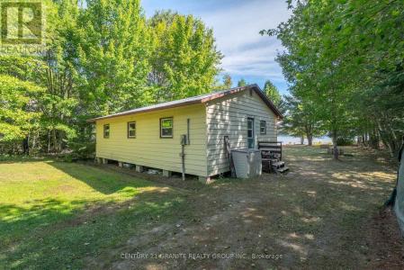 920 PAPINEAU LAKE ROAD, Hastings Highlands (wicklow Ward), Ontario K0L 2R0, Canada