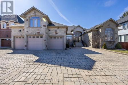 16 BOYLE DRIVE, Richmond Hill (south Richvale), Ontario L4C 6C9, Canada