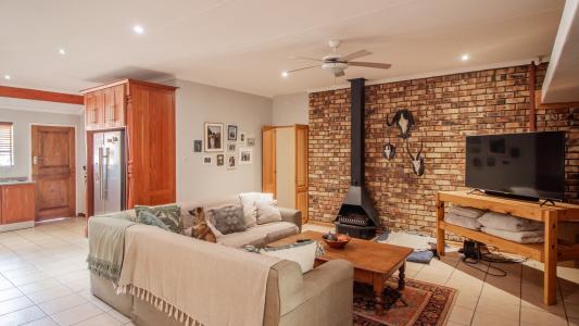 White River, 음봄벨라, 남아프리카