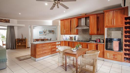 White River, 음봄벨라, 남아프리카