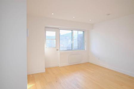 3455  Rue Aylmer, Montréal (Le Plateau-Mont-Royal), Quebec H2X 2B5, Canada