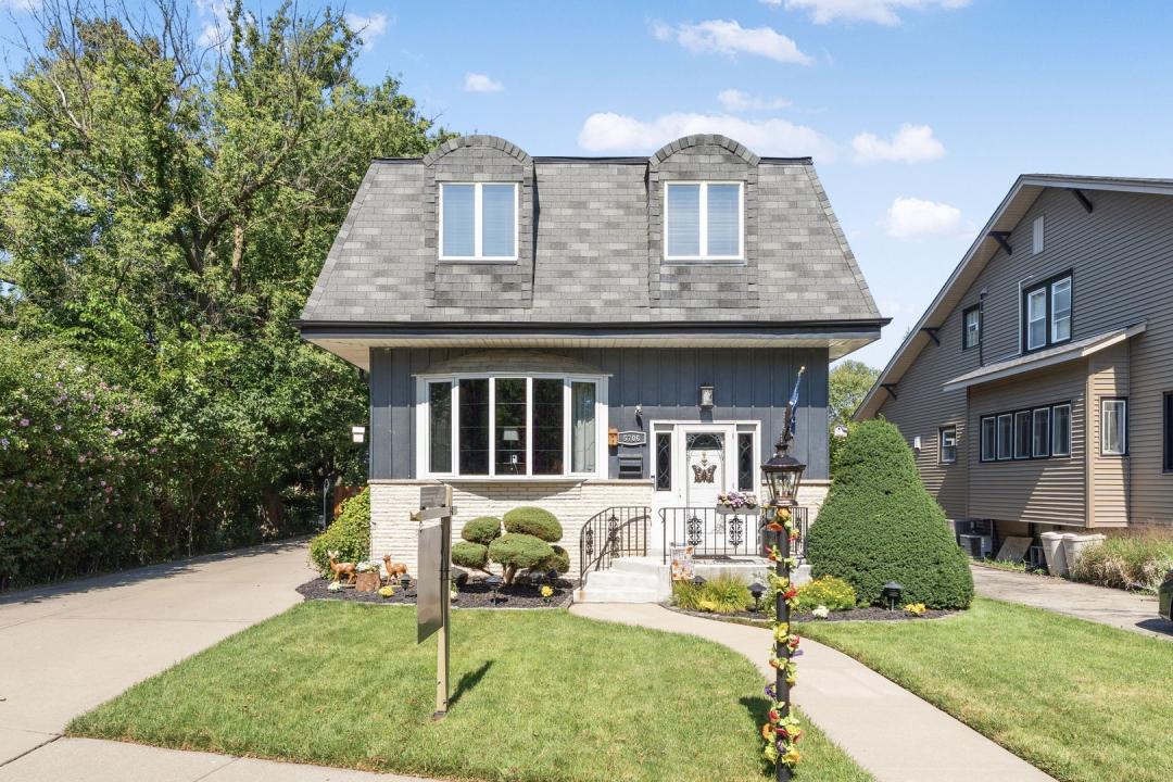 5706 N New Hampshire Avenue, Chicago, Illinois 60631