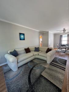 2817 W. 13 Mile Road #1, RoyalOak, מישיגן 48073, ארצות הברית של אמריקה