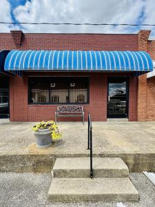 206 Main St, Gleason, Tennessee 38229, USA