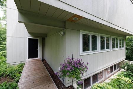 2201 Timberland Road, Ames, Iowa 50014, USA