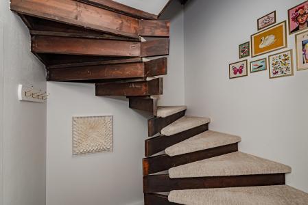 2201 Timberland Road, Ames, Iowa 50014, USA