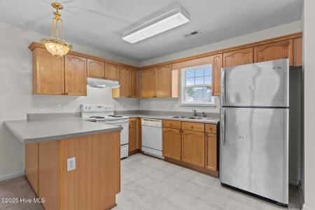 135 NE 15th Street, Oak Island, North Carolina 28465, USA