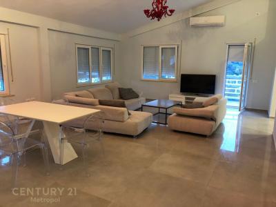 Liqeni i Thatë, Tirana, Albania