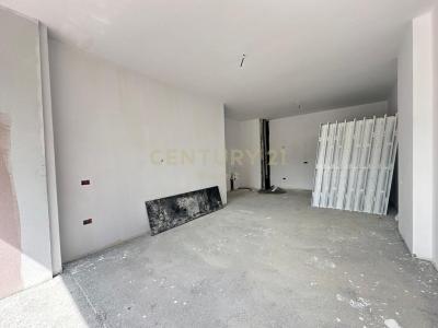 Komuna e Parisit, Tirana, Albania