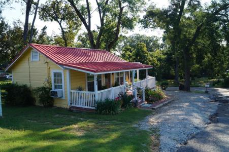 402 E College, Canton, Texas 75103