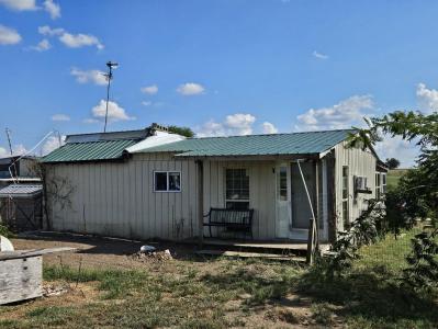 21759 Lawrence 2172, Aurora, Missouri 65605