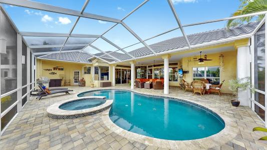 914 Capriccio Ln, Apollo Beach, Florida 33572
