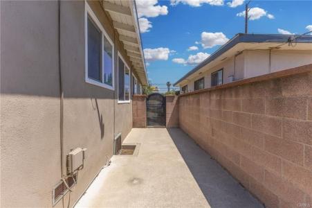 1607 S Atlantic Dr, Compton, קליפורניה 90221, ארצות הברית של אמריקה