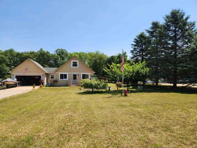 2815 Grass Lake, Lake, Michigan 48632, USA