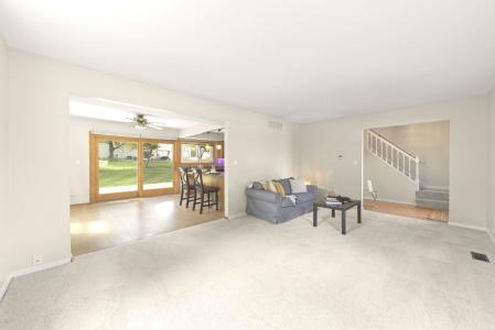 100 Ellington Drive, Schaumburg, Illinois 60194, Estados Unidos