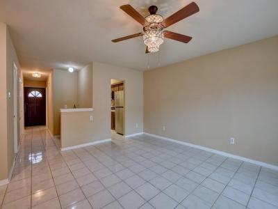 6330 Creekbend , D, Houston, Texas 77096, États-Unis