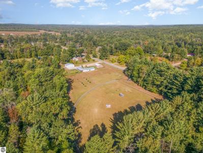 2492 E Fir Road, Harrison, Michigan 48625, USA