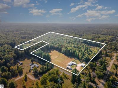 2492 E Fir Road, Harrison, Michigan 48625, HOA KỲ