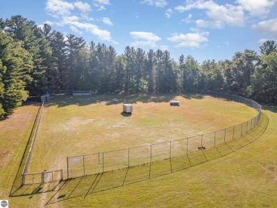 2492 E Fir Road, Harrison, Michigan 48625, HOA KỲ