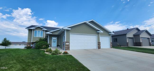 320 Keidel Trail, Mandan, North Dakota 58554