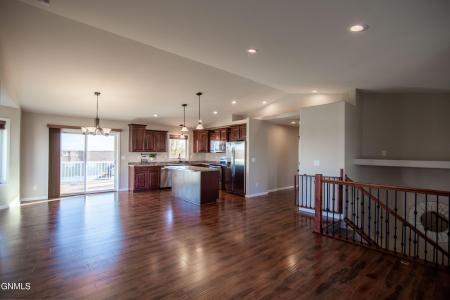 320 Keidel Trail, Mandan, ノースダコタ 58554, アメリカ合衆国