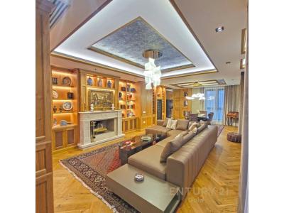 Rruga e Kavajës, Tirana, Albania