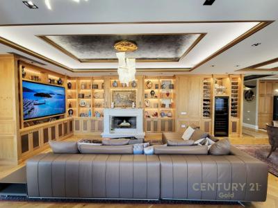 Rruga e Kavajës, Tirana, Albânia