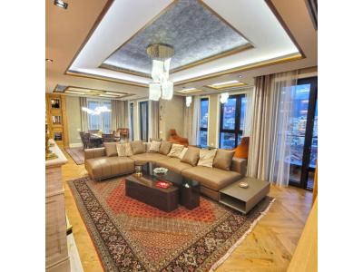 Rruga e Kavajës, Tirana, Albânia