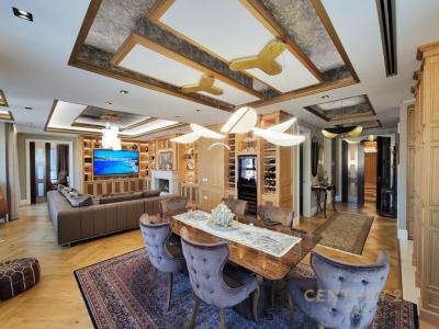 Rruga e Kavajës, Tirana, Albânia