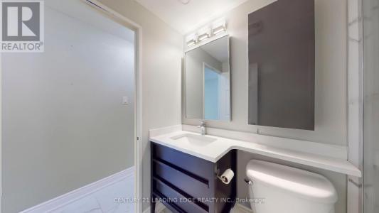 15 MCMURRICH STREET, Toronto (annex), Ontario M5R 3M6, Canadá