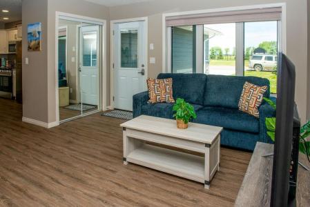 807 YOUNG STREET, Killarney, Manitoba R0K 1G0, Canadá