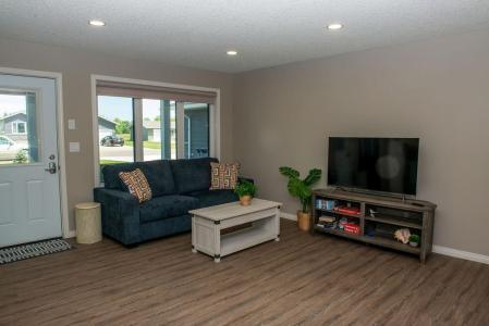 807 YOUNG STREET, Killarney, Manitoba R0K 1G0, Canadá