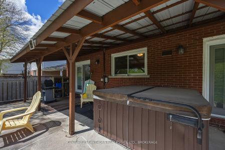 58 CLIFF CRESCENT, Kingston, Ontario K7M 1A8, Canada