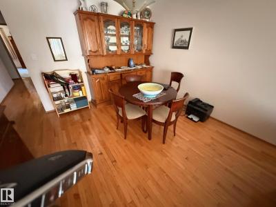 5935 189 STREET NW, Edmonton, Alberta T6M 2J2, Canada