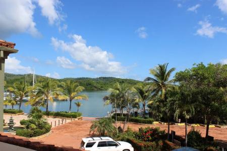 Waterfront Marina Villa 2D, 3BR/2BA in Parrot Tree Plantation , Roatán, Islas De La Bahía 34101, Honduras
