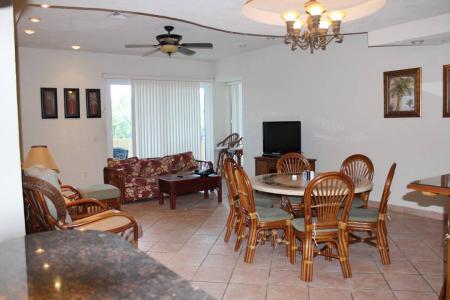 Waterfront Marina Villa 2D, 3BR/2BA in Parrot Tree Plantation , Roatán, Islas De La Bahía 34101, Honduras