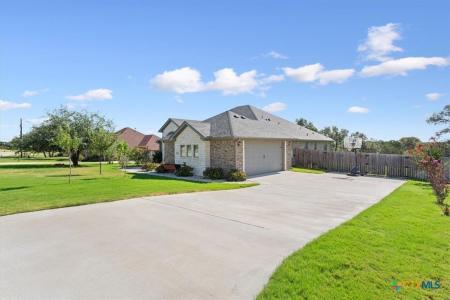 1066 Vista Drive, Salado, Texas 76571