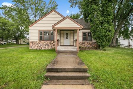 110 E Ash Street, Saint Joseph, מינסוטה 56374, ארצות הברית של אמריקה